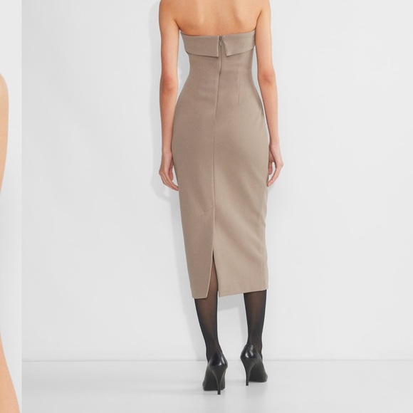 Aritzia Strapless Dress in Taupe, Tan, Brown FigureKnit™ Eyecatcher Dress - Picture 2 of 4